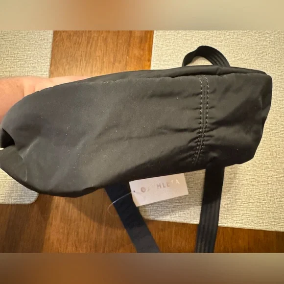 NWT Athleta All About Crossbody Bag in Black - Picture 6 of 7